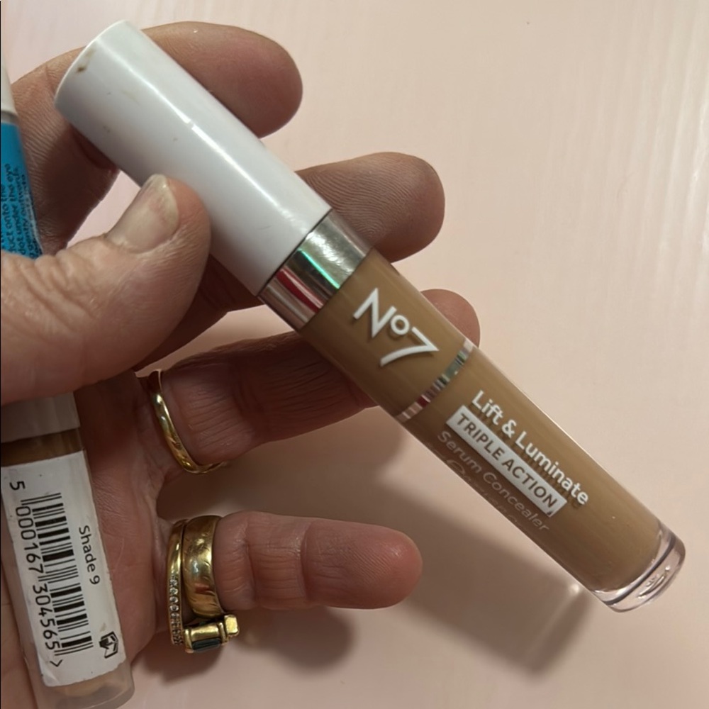 Lift & Luminate Triple Action Concealer - Tan